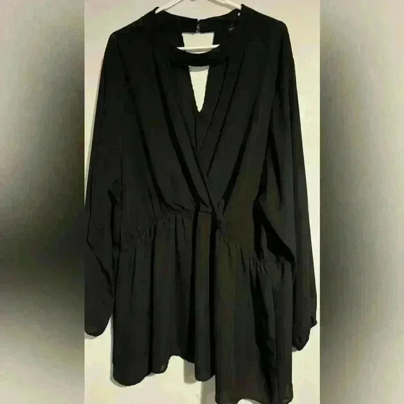Women’s Torrid size 4 Black dressy top- EUC - Picture 1 of 4